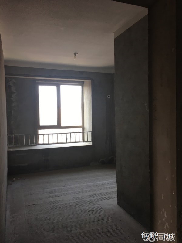 花千树洋房11楼送阁楼118平方有房产证可以按揭产证满两年