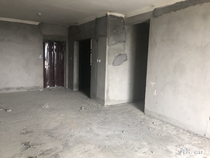 公园里现房115平方另有赠送三室两厅有证可过户按揭前后无遮挡